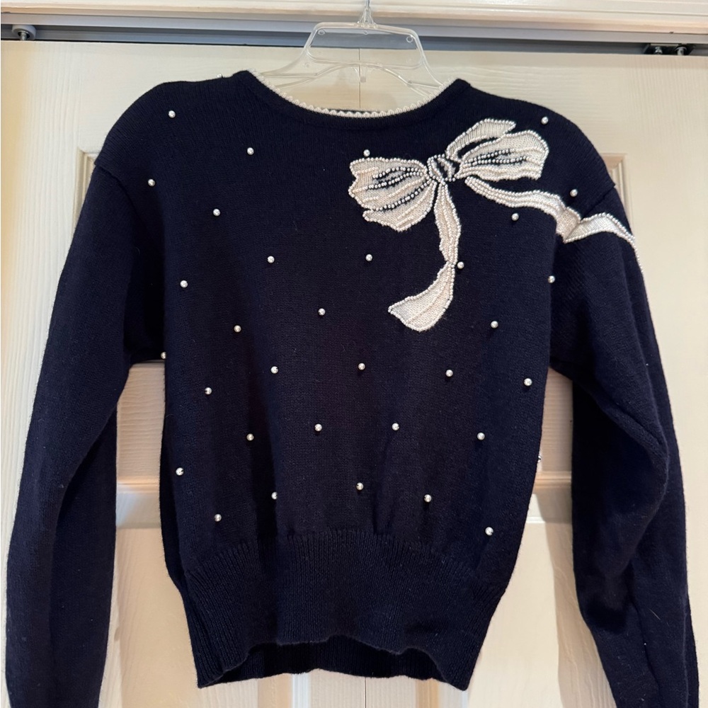 Liz Claiborne 100% Marino Wool vintage sweater. Excellent condition.